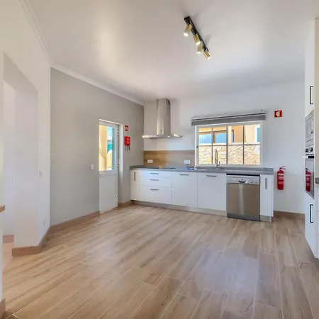 12 Persons Villa Very Close To Beach With Pool * アルマカオ・デ・ペラ