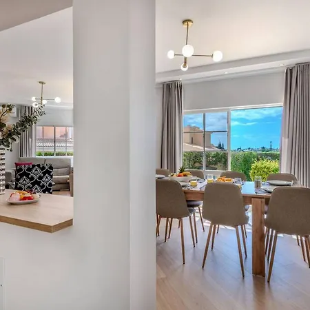 12 Persons Villa Very Close To Beach With Pool