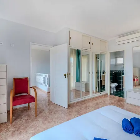 12 Persons Villa Very Close To Beach With Pool