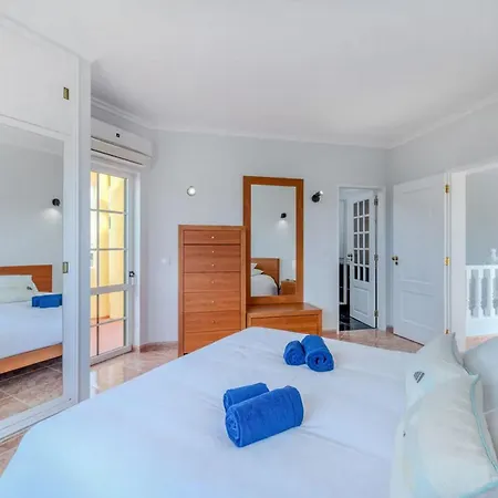 12 Persons Villa Very Close To Beach With Pool アルマカオ・デ・ペラ