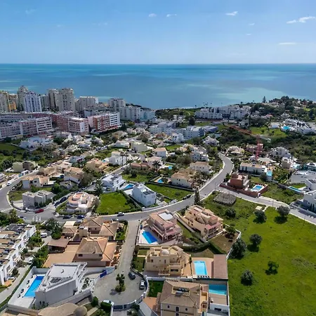 12 Persons Villa Very Close To Beach With Pool アルマカオ・デ・ペラ